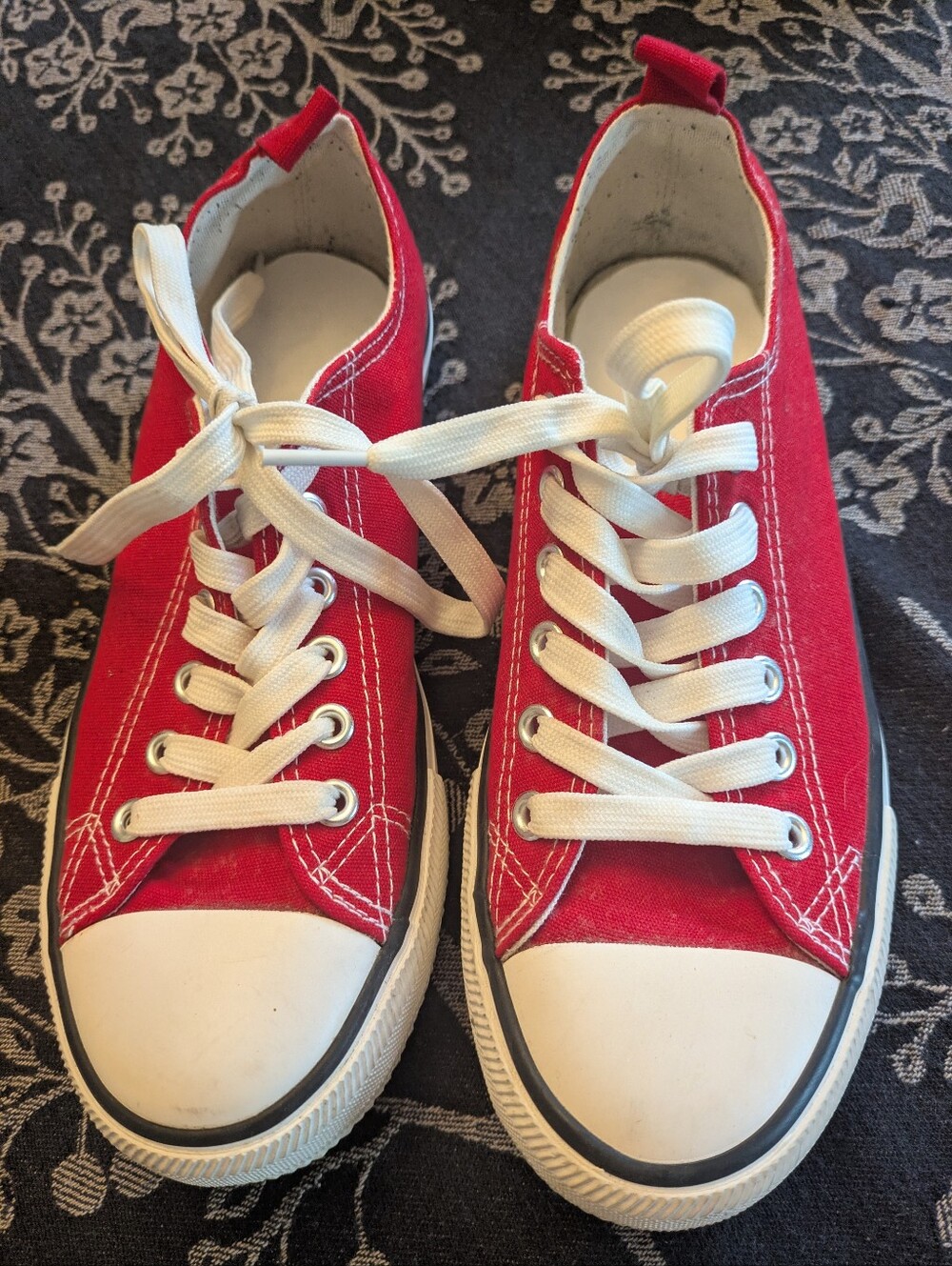 Converse Knock Offs Size 6 ( Free With $50.00 Purchase)